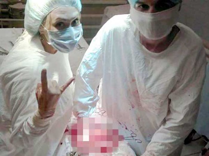 Gawat, Dokter dan Perawat di Rusia Keranjingan Selfie saat Melaksanakan Operasi Gawat, Dokter dan Perawat di Rusia Keranjingan Selfie saat Melaksanakan Operasi