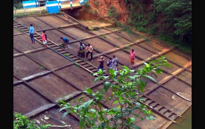 Tak Bisa Tampung Air Hujan, Embung Desa Palengaan Laok Diduga Bocor Tak Bisa Tampung Air Hujan, Embung Desa Palengaan Laok Diduga Bocor
