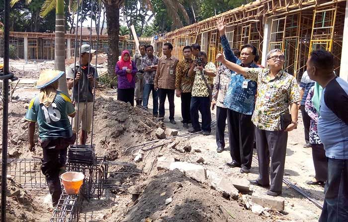 Bupati Sambari Evaluasi Progres Revitalisasi Alun-Alun Bupati Sambari Evaluasi Progres Revitalisasi Alun-Alun