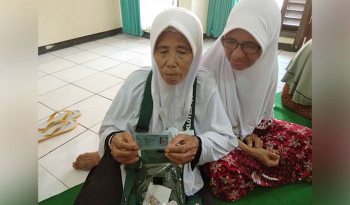 Penjual Kacang Goreng Renteng Asal Kota Probolinggo Bisa Naik Haji Penjual Kacang Goreng Renteng Asal Kota Probolinggo Bisa Naik Haji