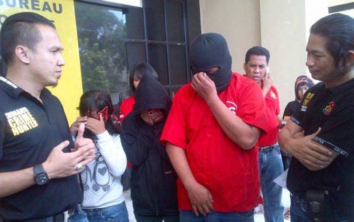 Mucikari Pelajar Surabaya Dibekuk: Kenalan Lewat FB dan BB, Dirayu, lalu Dijual Mucikari Pelajar Surabaya Dibekuk: Kenalan Lewat FB dan BB, Dirayu, lalu Dijual