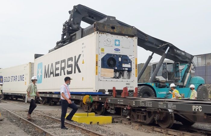 Prospek, PT KAI Mulai Operasikan Kereta Api Barang dari Stasiun Indro Gresik Prospek, PT KAI Mulai Operasikan Kereta Api Barang dari Stasiun Indro Gresik