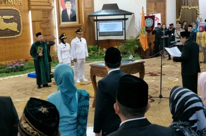 Wali Kota dan Wakil Wali Kota Mojokerto Periode 2018-2023 Resmi Dilantik Gubernur Wali Kota dan Wakil Wali Kota Mojokerto Periode 2018-2023 Resmi Dilantik Gubernur