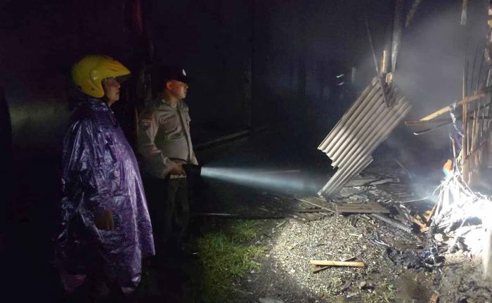 Tersambar Petir, Kandang Ayam di Kediri Terbakar, Pemilik Rugi Rp500 Juta