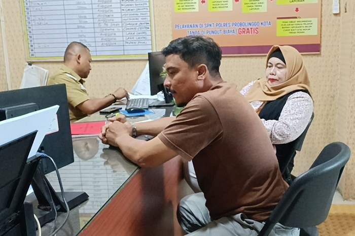 Diduga Cemburu, Pukul Kawan Istri, Oknum Polisi Dilaporkan ke Polres Probolinggo Kota Diduga Cemburu, Pukul Kawan Istri, Oknum Polisi Dilaporkan ke Polres Probolinggo Kota