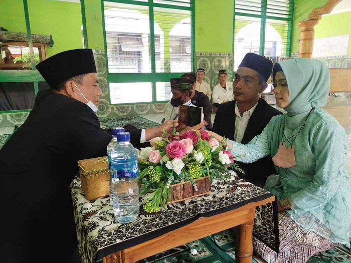 Terharu, Narapidana Kasus Pencurian di Tuban Menikah di Masjid Lapas