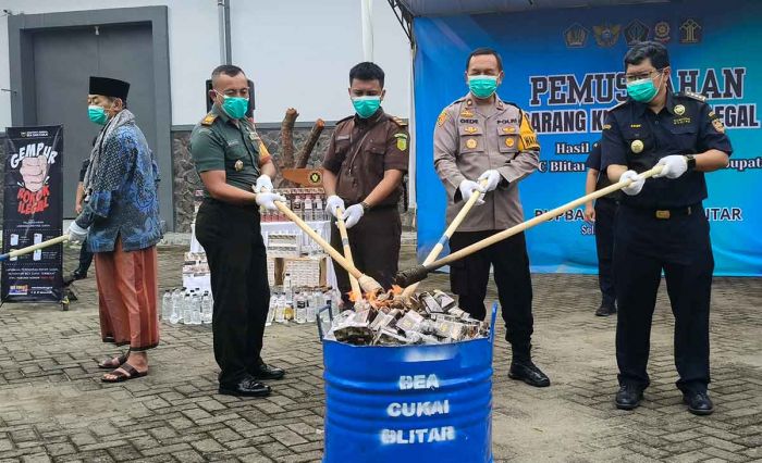 Bea Cukai Blitar Musnahkan Barang Kena Cukai Ilegal Bernilai Ratusan Juta Bea Cukai Blitar Musnahkan Barang Kena Cukai Ilegal Bernilai Ratusan Juta