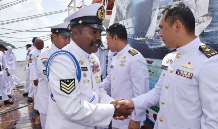 Personel KRI Bima Suci Naik Pangkat di Thailand