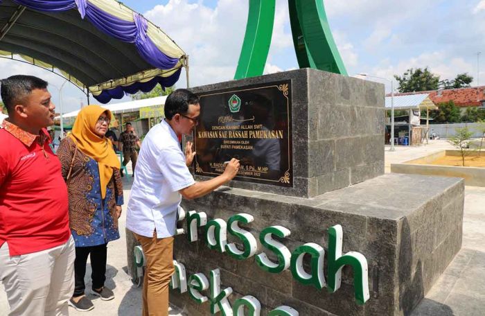 Resmikan 2 Sentra PKL, Bupati Pamekasan Berharap Bisa Sejahterakan Pedagang di Bumi Gerbang Salam Resmikan 2 Sentra PKL, Bupati Pamekasan Berharap Bisa Sejahterakan Pedagang di Bumi Gerbang Salam