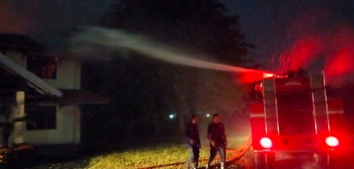 Akibat Korsleting Listrik, Pabrik di Krian Terbakar Akibat Korsleting Listrik, Pabrik di Krian Terbakar