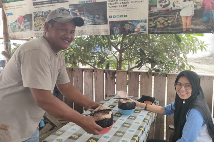 Degan Bakar Lereng Gunung Kelud yang Kian Viral