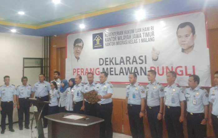 Kantor Imigrasi Malang Deklarasikan Perang Melawan Pungli Kantor Imigrasi Malang Deklarasikan Perang Melawan Pungli