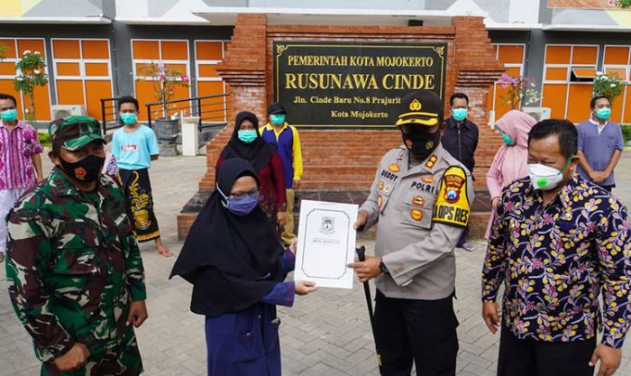 Cak Rizal Lepas Penyintas Covid-19 Kota Mojokerto Cak Rizal Lepas Penyintas Covid-19 Kota Mojokerto