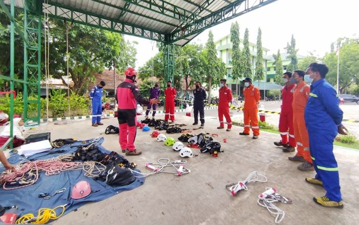 Sambut Industrialisasi, Mapala El-Hera IAINU Tuban Gelar Pelatihan Bekerja di Ketinggian dan Rescue