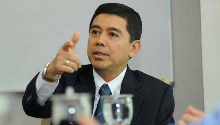Tak Terima Dikirimi SMS Ancaman, Menteri Yuddy Penjarakan Guru Honorer Tak Terima Dikirimi SMS Ancaman, Menteri Yuddy Penjarakan Guru Honorer