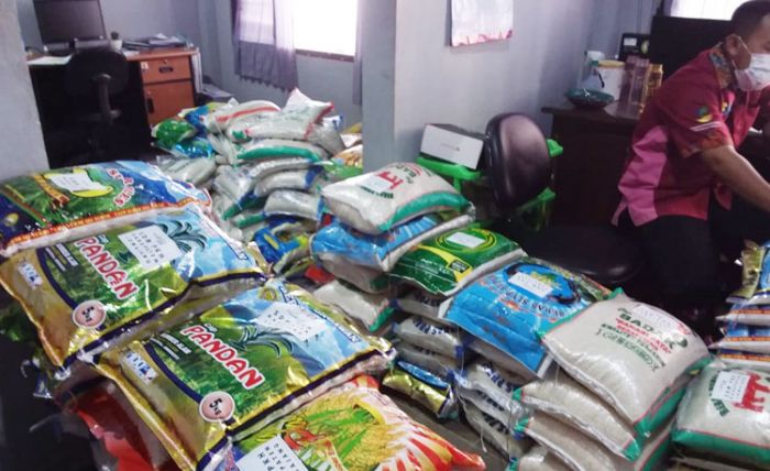 Tanggap Covid-19, SDM PKH Lumajang Salurkan Beras 1,3 Ton Melalui Program Ngeramut Tonggo Tanggap Covid-19, SDM PKH Lumajang Salurkan Beras 1,3 Ton Melalui Program Ngeramut Tonggo