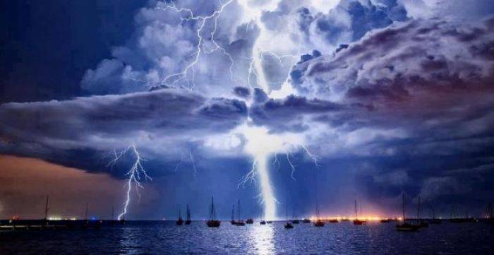 Dua Nelayan Sampang di Perairan Ketapang Tersambar Petir