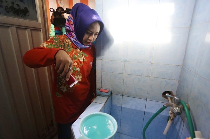 Cegah DBD di Kota Mojokerto Meluas, Ning Ita Turun Langsung Periksa Jentik Cegah DBD di Kota Mojokerto Meluas, Ning Ita Turun Langsung Periksa Jentik
