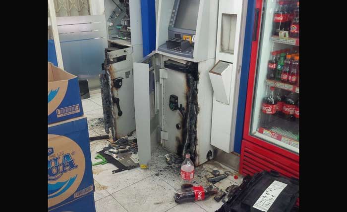 Dua ATM di Indomart Desa Sidorejo Dibobol, Rp 300 Juta Amblas Dua ATM di Indomart Desa Sidorejo Dibobol, Rp 300 Juta Amblas