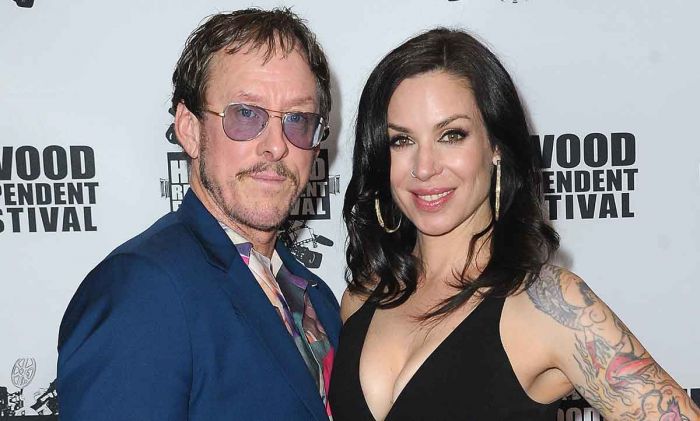 Istri Scott Shriner Weezer Ditembak Polisi saat Pengejaran Tersangka Tabrak Lari