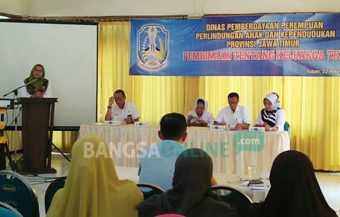 Keluarga TKW di Tuban Diberi Sosialisasi Cara Mengatasi Permasalahan Keluarga oleh Dinsos Keluarga TKW di Tuban Diberi Sosialisasi Cara Mengatasi Permasalahan Keluarga oleh Dinsos