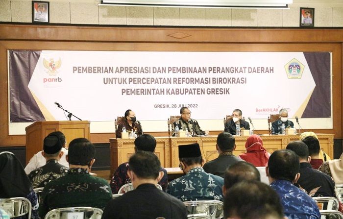 Hadirkan Pejabat Kemenpan-RB, Pemkab Gresik Gelar Pembinaan Perangkat Daerah Hadirkan Pejabat Kemenpan-RB, Pemkab Gresik Gelar Pembinaan Perangkat Daerah