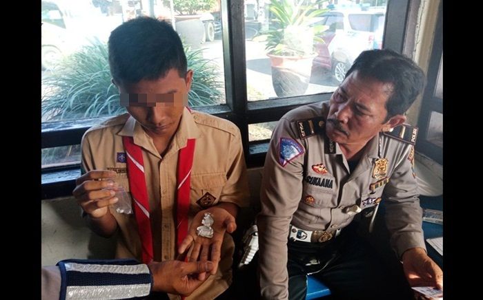 Bawa Pil Distro, Pelajar SMKN Bangil Digiring Polres Pasuruan  