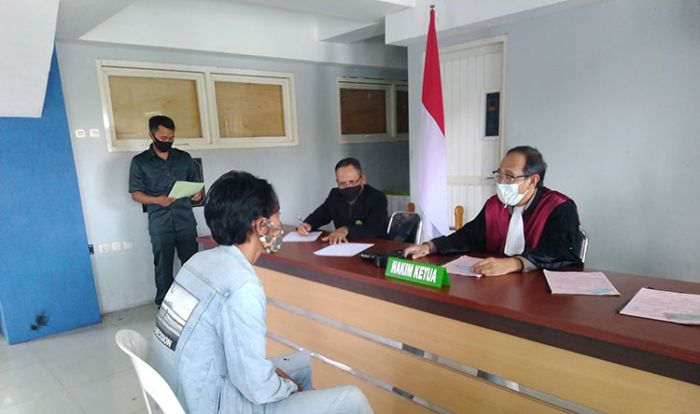 Bantu Operasi Yustisi, Kepala PN Lamongan: Tak Bisa Bayar Denda Maka Masuk Penjara Bantu Operasi Yustisi, Kepala PN Lamongan: Tak Bisa Bayar Denda Maka Masuk Penjara