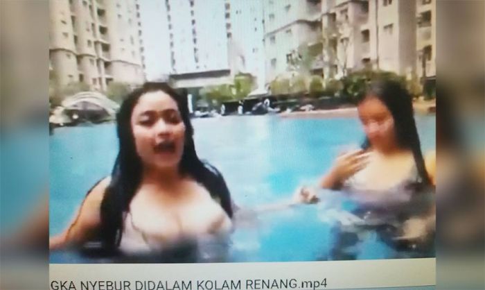 Artis Dua Semangka Pamerkan Payudara, Kiai Muchlis Minta Jangan Bikin Sensasi Demi Popularitas Artis Dua Semangka Pamerkan Payudara, Kiai Muchlis Minta Jangan Bikin Sensasi Demi Popularitas