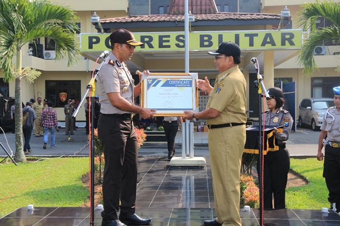 Berhasil Tekan Kriminalitas, Kapolres Blitar Diganjar Penghargaan Bupati