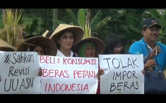 Pusat akan Impor Beras, Rieke Ikut Demo Bersama Petani Toyomarto Malang