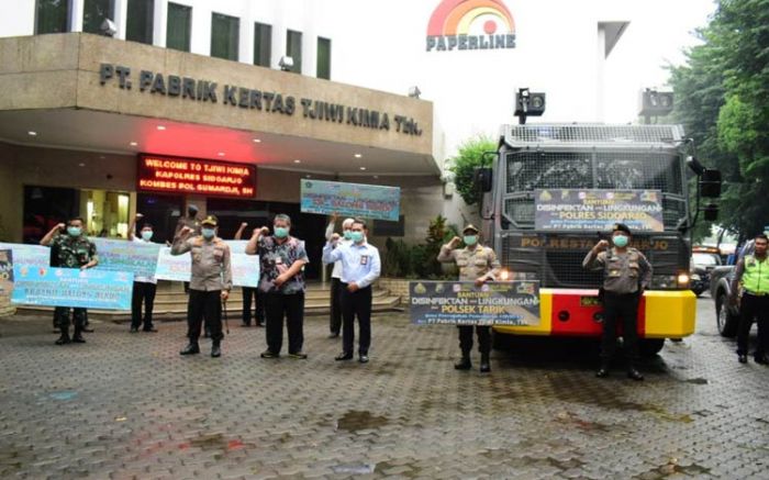 Polresta Sidoarjo dan Dua Kecamatan Terima Bantuan Disinfektan dari Tjiwi Kimia