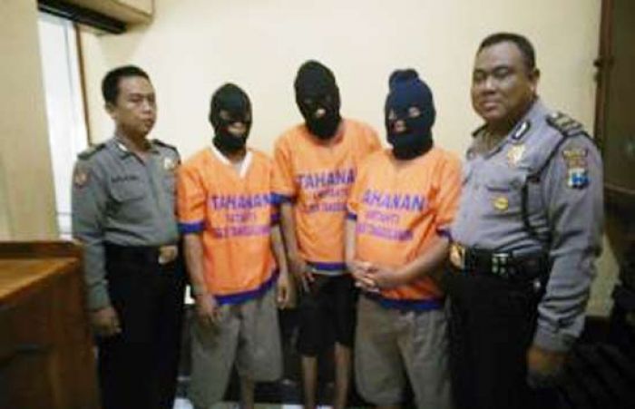 Penggerebekan Judi Remi di Lapangan Desa Ngaban, 3 Warga Diamankan, 1 Kabur Penggerebekan Judi Remi di Lapangan Desa Ngaban, 3 Warga Diamankan, 1 Kabur
