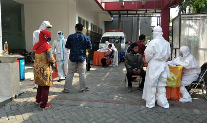 393 Guru Positif Covid-19, Pemkot Surabaya Terus Tuntaskan Tes Swab Massal 393 Guru Positif Covid-19, Pemkot Surabaya Terus Tuntaskan Tes Swab Massal