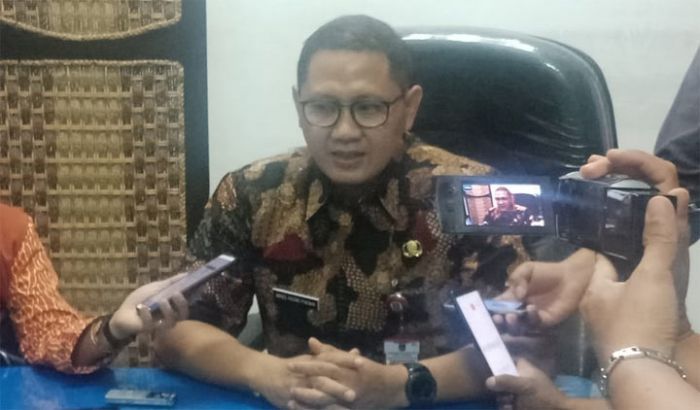 HUT Pemprov Jatim ke-74, Empat Tokoh Dianugerahi Lencana Jer Basuki Mawa Beya HUT Pemprov Jatim ke-74, Empat Tokoh Dianugerahi Lencana Jer Basuki Mawa Beya