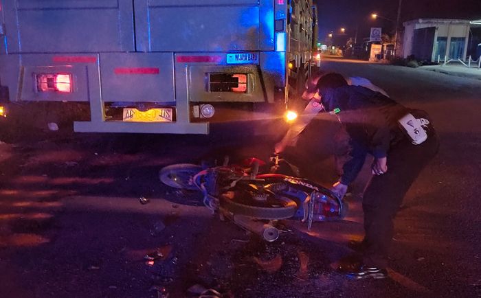 Diduga Mengantuk, Warga Kediri Tewas Seruduk Truk Parkir