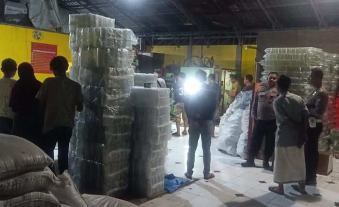 Pegawai Pabrik Plastik di Sidoarjo Tewas Usai Pesta Miras Pegawai Pabrik Plastik di Sidoarjo Tewas Usai Pesta Miras