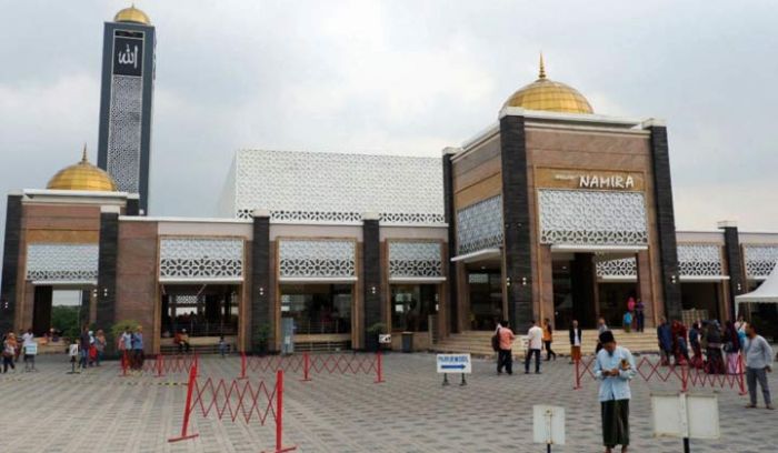 Masjid Namira di Lamongan Jadi Lokasi Favorit untuk Ngabuburit Masjid Namira di Lamongan Jadi Lokasi Favorit untuk Ngabuburit