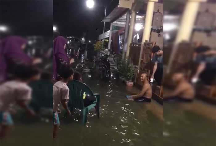Air Laut Pasang, Banjir Rob Rendam Ratusan Rumah di Desa Banyuwangi Gresik Air Laut Pasang, Banjir Rob Rendam Ratusan Rumah di Desa Banyuwangi Gresik