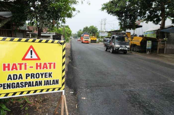 Pemkab Kediri Genjot Peningkatan Kemantapan Jalan hingga 89 Persen Pemkab Kediri Genjot Peningkatan Kemantapan Jalan hingga 89 Persen