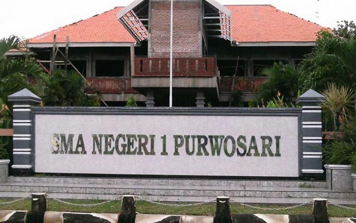 Wali Murid SMA Negeri 1 Purwosari Pasuruan Keluhkan Adanya Pungli Wali Murid SMA Negeri 1 Purwosari Pasuruan Keluhkan Adanya Pungli