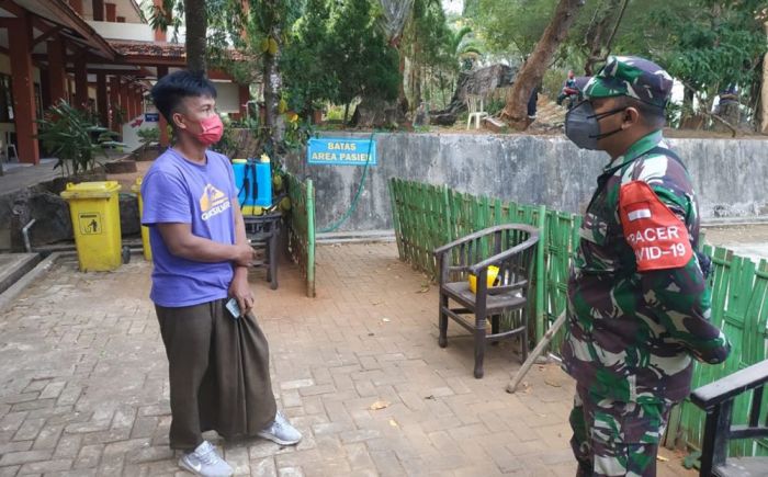 Babinsa Koramil Kota Sumenep Tracing Warga Kontak Langsung Pasien Covid-19