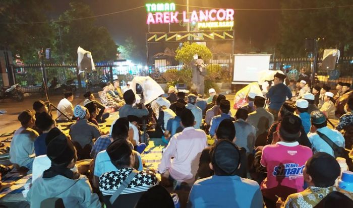 Ngaji Sambil Ngopi Bareng di Arek Lancor Bersama Lora Abbas Muhammad Katandur Banyuanyar Ngaji Sambil Ngopi Bareng di Arek Lancor Bersama Lora Abbas Muhammad Katandur Banyuanyar