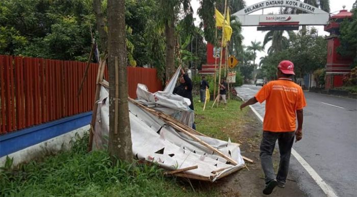 Hari Kedua Masa Tenang Pemilu 2019, Gambar Caleg Masih Bertebaran di Blitar Hari Kedua Masa Tenang Pemilu 2019, Gambar Caleg Masih Bertebaran di Blitar