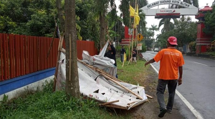 Hari Kedua Masa Tenang Pemilu 2019, Gambar Caleg Masih Bertebaran di Blitar