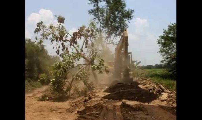 Pelaksana Proyek Jual Tanah Uruk, Normalisasi Sungai Cangkringan Nganjuk Diprotes Pelaksana Proyek Jual Tanah Uruk, Normalisasi Sungai Cangkringan Nganjuk Diprotes