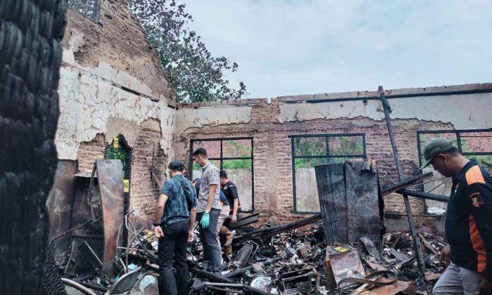 Dilalap si Jago Merah, Ruang TU dan Kepala Sekolah Hangus, SMPN 4 Bangkalan Rugi Ratusan Juta Dilalap si Jago Merah, Ruang TU dan Kepala Sekolah Hangus, SMPN 4 Bangkalan Rugi Ratusan Juta