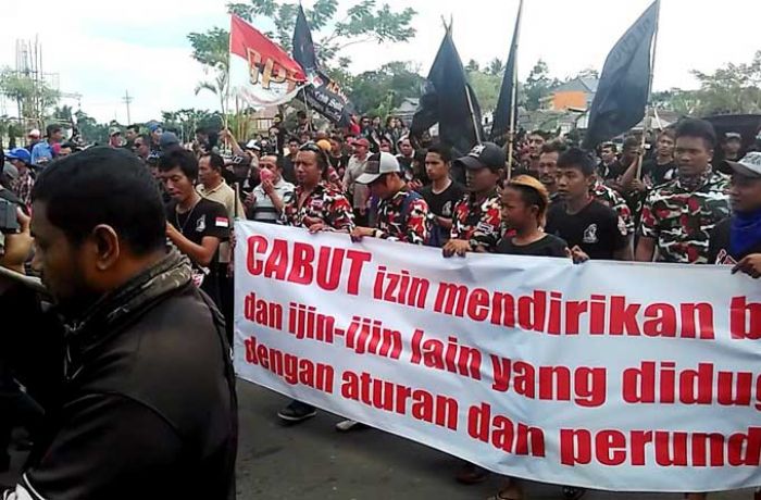Pertanyakan IMB Pabrik Gula PT RMI, Warga Rejoso Kembali Gelar Aksi Demo Pertanyakan IMB Pabrik Gula PT RMI, Warga Rejoso Kembali Gelar Aksi Demo