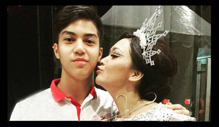 Ucapkan Hari Ibu, Al, El dan Dul Sindir Mulan saat Acara Mom & Kids Awards Ucapkan Hari Ibu, Al, El dan Dul Sindir Mulan saat Acara Mom & Kids Awards