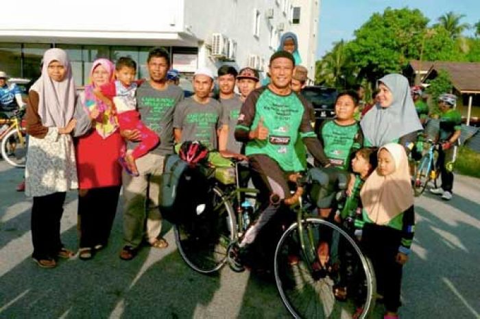 ​Berangkat Haji ke Makkah dengan Bersepeda Pancal